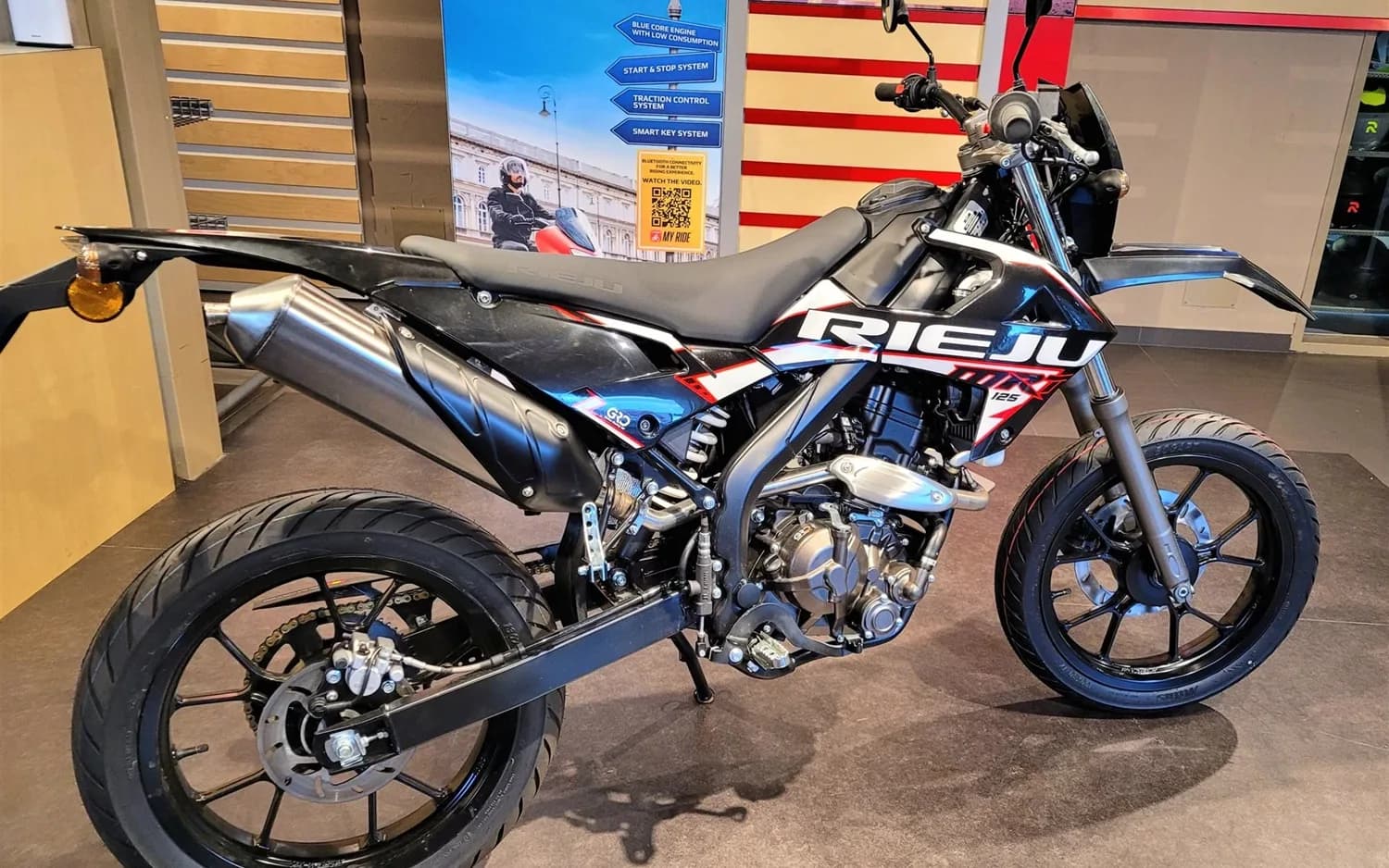 Rieju MRT 125 SM LC — Ansicht 2 von 3