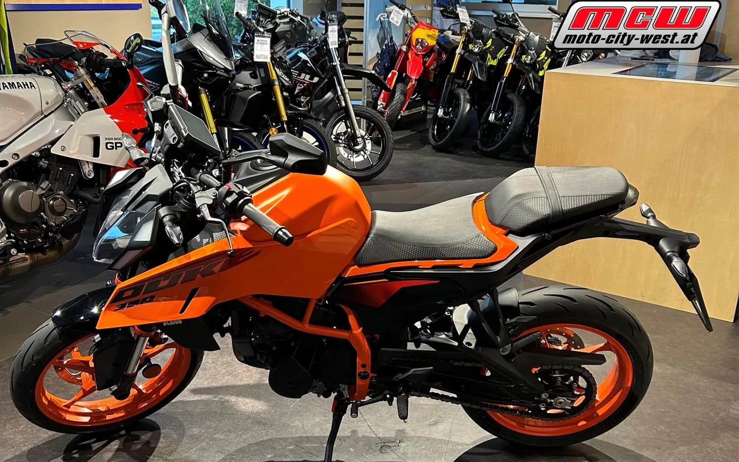 KTM 390 Duke — Ansicht 2 von 3